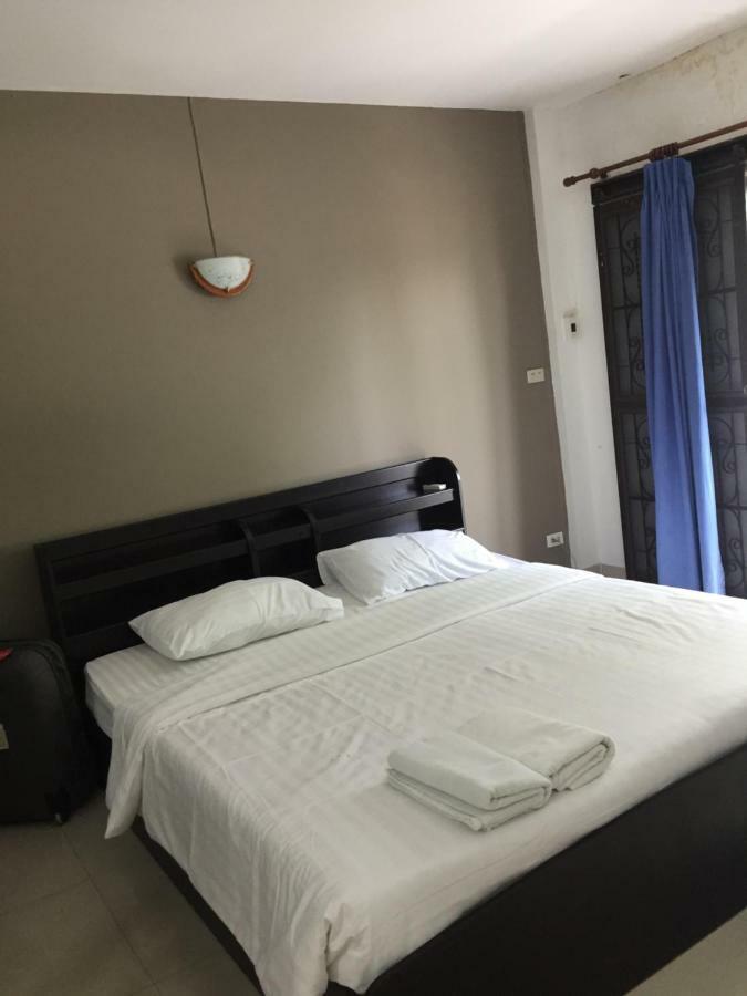 Escobar Guesthouse Джомтьен Экстерьер фото