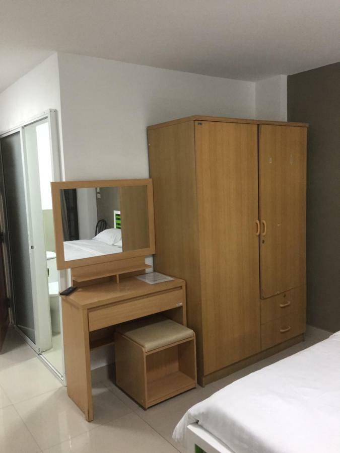 Escobar Guesthouse Джомтьен Экстерьер фото
