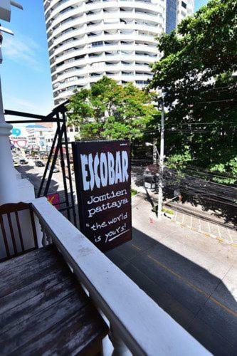 Escobar Guesthouse Джомтьен Экстерьер фото