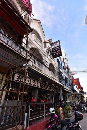 Escobar Guesthouse Джомтьен Экстерьер фото