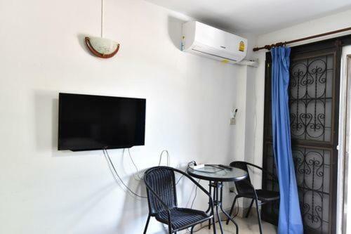 Escobar Guesthouse Джомтьен Экстерьер фото
