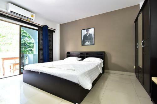 Escobar Guesthouse Джомтьен Экстерьер фото